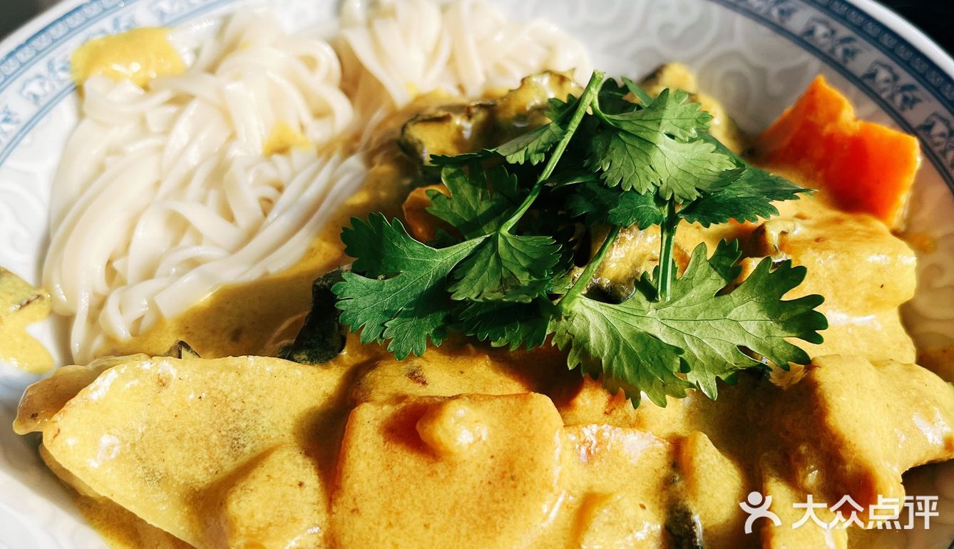 鸡腿奶味咖喱拌面