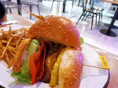 27&nbsp;牛肉汉堡-HELLO 27 意面·沙拉·帕尼尼