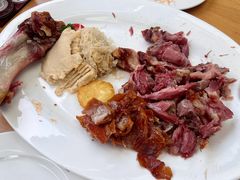 脆烤猪膝配德式酸菜面包丸-巴伐利亚啤酒坊(意式风情街店)