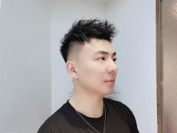 -BULB STUDIO 巴柏明星发型工作室