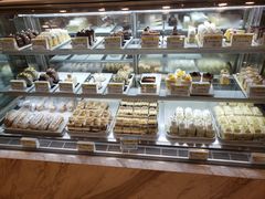 面包甜点陈列柜-老大昌(淮海中路店)