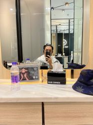 -HAIR CORNER