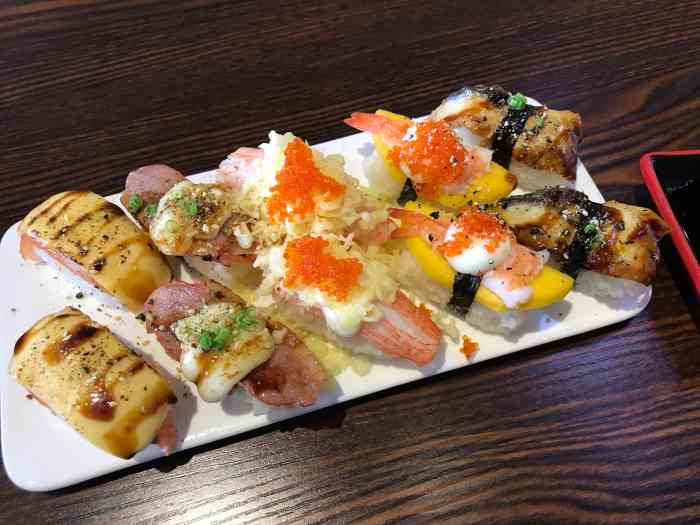 j先生寿司(洋塘店)-"地点位于美地雅登附近,周围有不少停车位～.