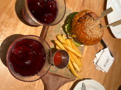 -三勾JJJ Burger&Coffee(梅溪湖店)