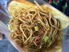 锅盔夹凉面-小陈方酥锅盔(古城总店)