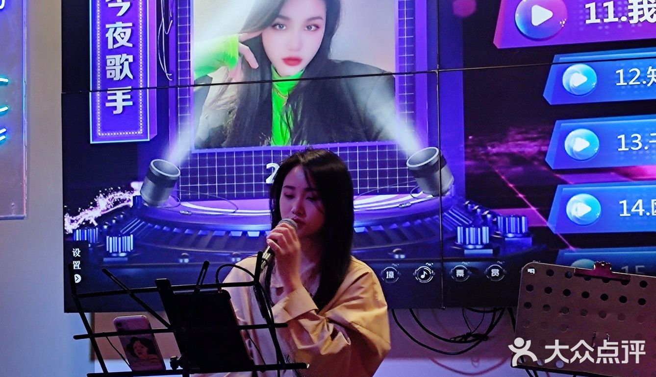 在古朴的小酒馆里，享受超级正宗的烧烤😋