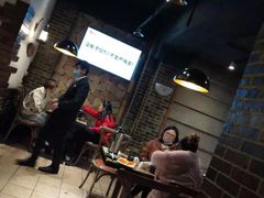 大堂-何师烧烤·香辣蟹·川菜·30年老品牌(太古里旗舰店)