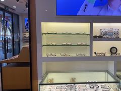 -光明眼镜·蔡司授权(徐泾店)
