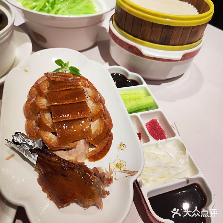 宝子们，今天来吃亚运村的大鸭梨啦！