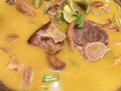-帅巴人舅母子腊蹄民俗村