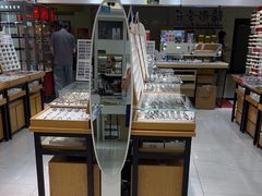 -美式眼镜·授权蔡司.依视路.尼康.豪雅.明月(人民广场店)