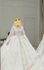 -Renee芮亦婚纱(原丽莎)
