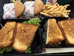 -The Habit Burger Grill 哈比特汉堡(爱琴海店)