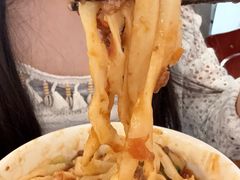 肉酱拌刀削面-侯哥面馆(瑞景店)