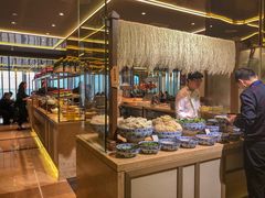 自助取餐区-大中华希尔顿酒店-念自助餐·嗨啤·小龙虾
