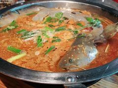 -野山舂·贵州现舂酸汤火锅(鸿通城店)