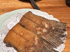 秘制炸鱼尾-阿里家·新疆烤肉酒場 by MIG