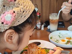 -ROAST coffee & eatery