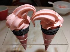 草莓甜筒-京华烟云·北京烤鸭(领展购物广场·中关村店)
