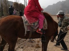 -百里峡七彩艺术小镇