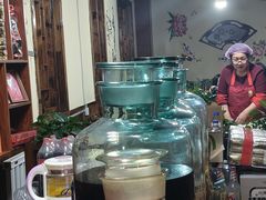 -果松木炭酸菜铜火锅·外婆参鸡汤