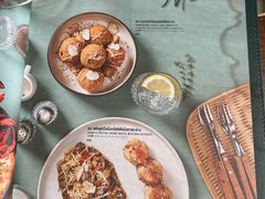 -Chom Cafe and Restaurant