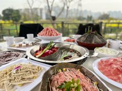 -茅草房·河畔园林火锅