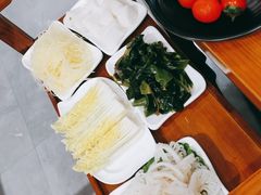 -悦牧·酸汤牛肉火锅(沃尔玛店)
