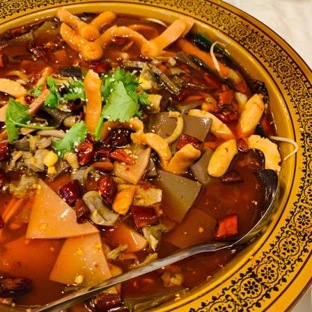 八哥牛杂煲-"疫情关了几个月心心念念的毛血旺终于吃.