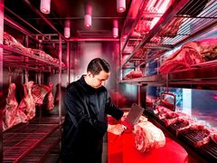 可在醒肉房挑选中意的部位让厨师烹饪-上海浦东嘉里大酒店