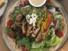 照烧鸡肉配牛油果拉法沙拉-HELLO 27 意面·沙拉·帕尼尼