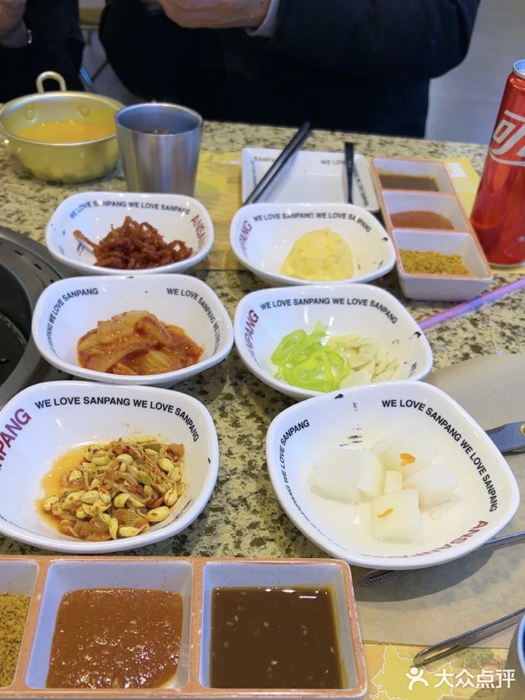 今天又来安三胖吃烤肉啦，环境超级好 服务很热情