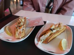 -Pinchy's Lobster & Champagne Bar