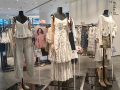 -URBAN REVIVO(上海中庚漫游城店)