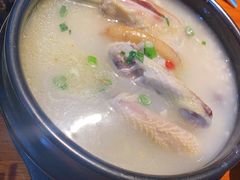 滋补参鸡汤-鑫日千里马朝鲜族小馆(总店)