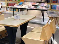 -钟书阁(珍园店)