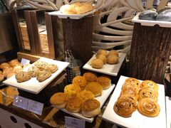 面包-广州中心皇冠假日酒店-环市食坊·海鲜自助餐厅