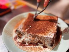 漏奶滑-潮界(虹桥新天地店)