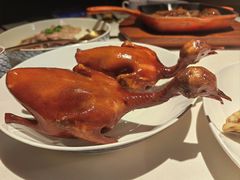 玻璃脆皮香茅石岐乳鸽-炳胜私厨(万象前海店)