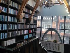 -钟书阁(松江泰晤士小镇店)