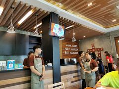 -Chom Cafe and Restaurant