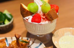 Thick Milk Strawberry Fruit Jam Sundae