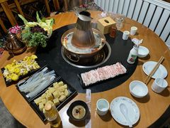 -果松木炭酸菜铜火锅·外婆参鸡汤