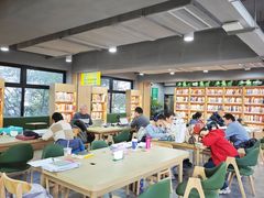-曹家渡街道图书馆