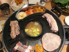 -江南猪肉商会无限续吃(弘大店)