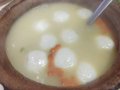 鸡汤煨鱼丸-早酒肖汉老味拌面