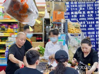 湖南人宝藏麻辣烫没招牌、没门面、在街角