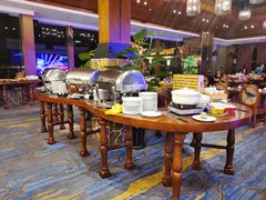 自助取餐区-V Bar海景扒房(北海湾惠龙万达嘉华酒店)