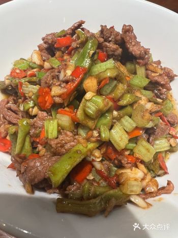 一家很接地气的湘菜馆，贡菜烧牛肉是我最喜欢的一道菜