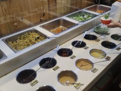 自助调料区-洪氏嗨捞·广东猪肚鸡·椰子鸡火锅(西咸万象城店)